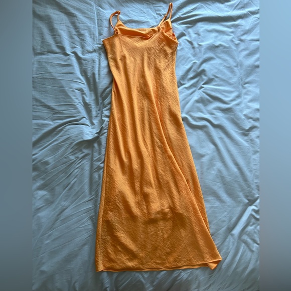 Express Orange Midi Dress - Picture 5 of 10